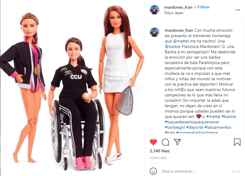 Francisca Mardones, atlet paralimpik cabang olahraga tolak peluru (tengah) menjadi model boneka Barbie buatan perusahaan Mattel, Amerika Serikat. /