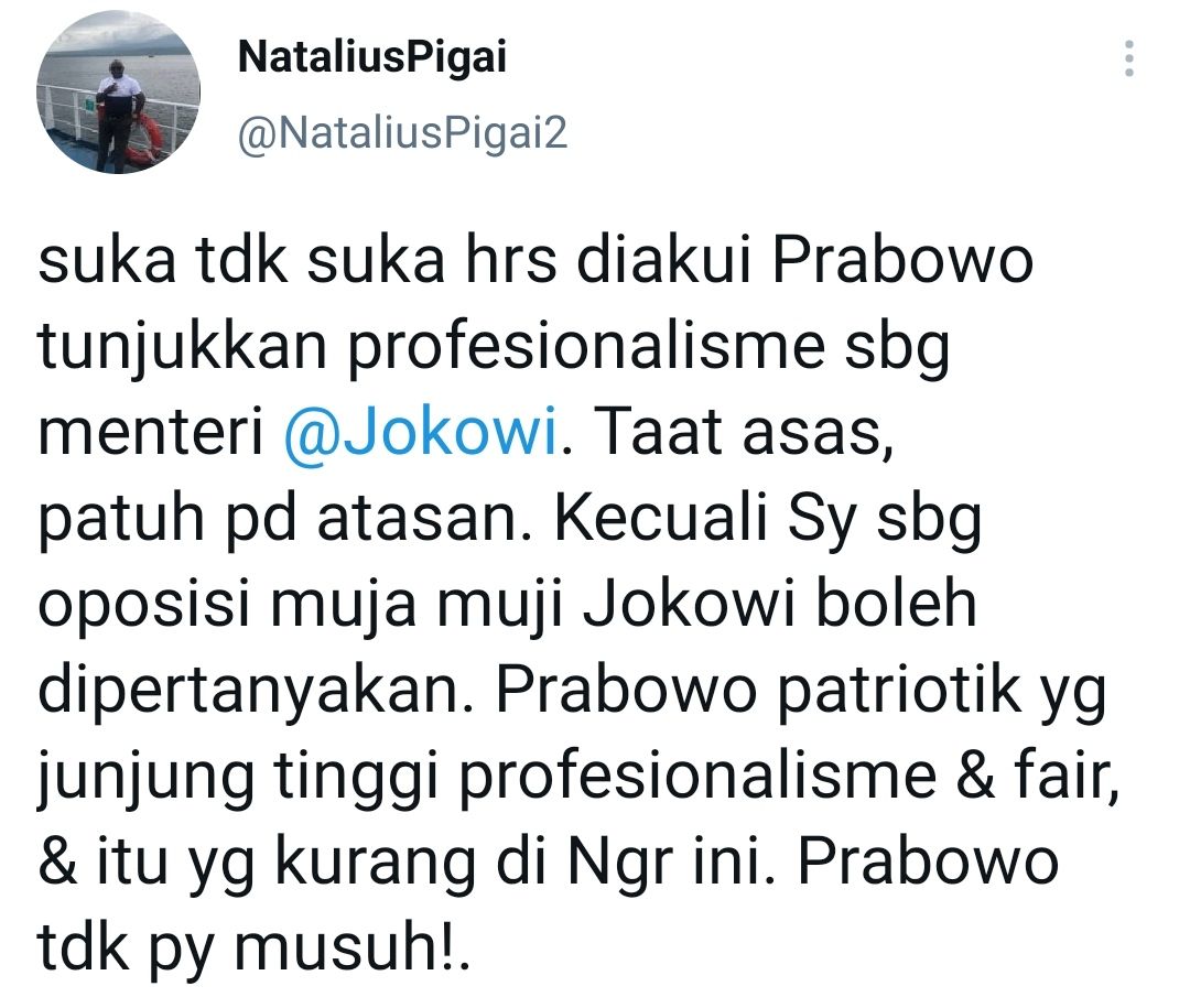 Tangkapan layar cuitan Natalius Pigai soal Prabowo Subianto yang puji Jokowi./