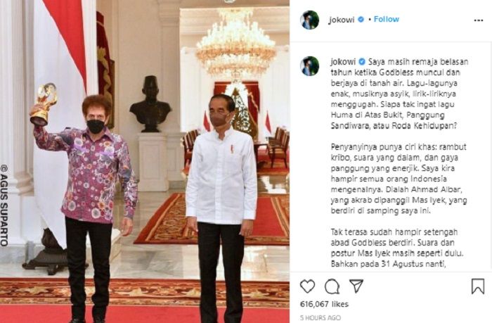 Presiden Joko Widodo (Jokowi) memberikan apresiasi kepada God Bless yang akan menggelar konser ke 48 tahun pada 30 Agustus 2021.*