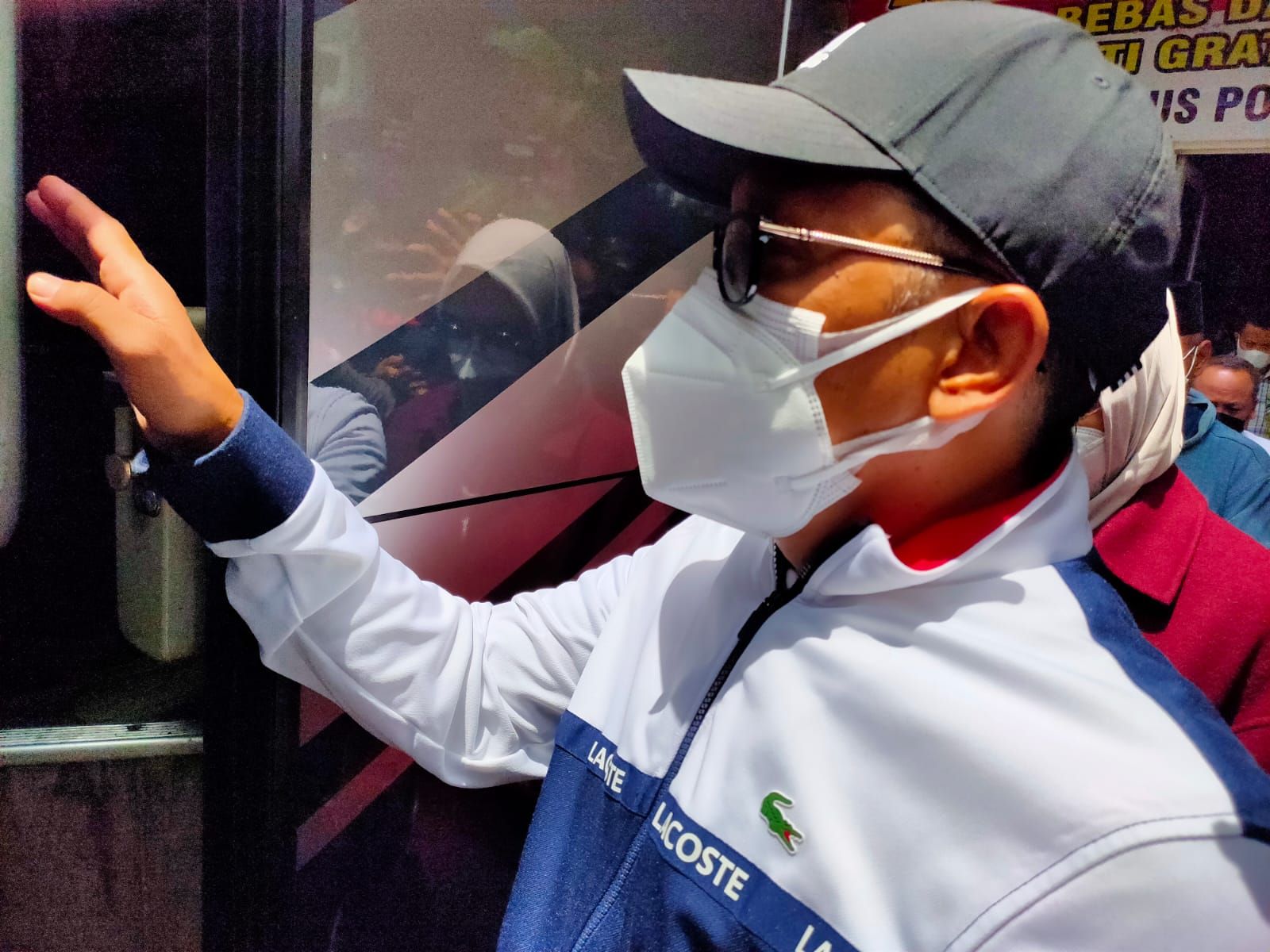 VIDEO: Hasan Aminuddin dan Puput Tantriana Menuju Bus ...