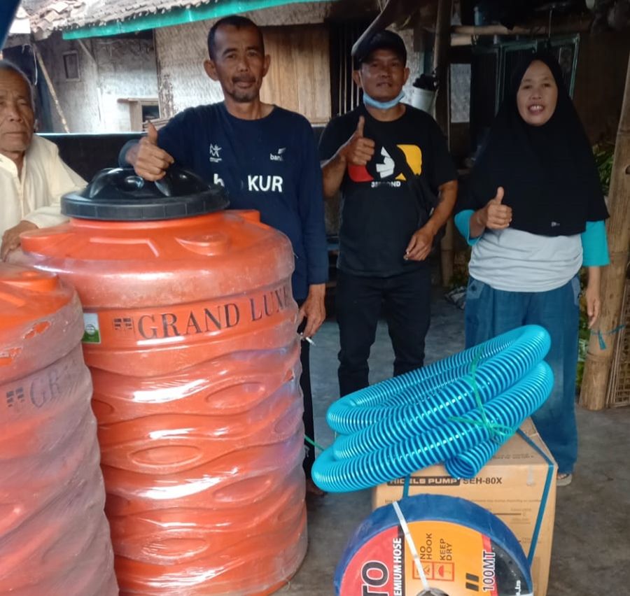 Kelompok Tani Tembakau TiHotHat, Banyuresmi, Garut memperoleh bantuan pompa air dari Dinas Perkebunan Provinsi Jawa Barat