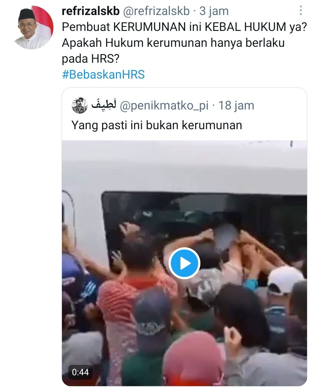 Tangkapan layar cuitan Refrizal soal pembagian sembako Jokowi yang picu kerumunan./