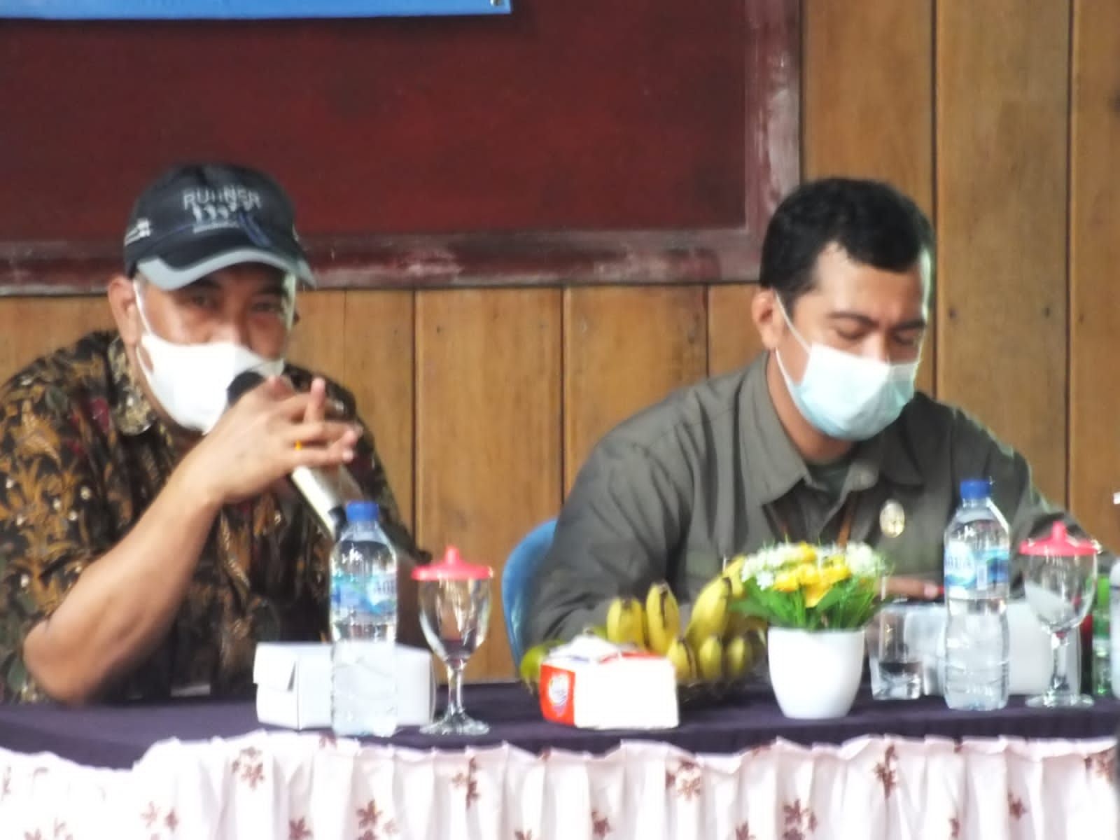 Kadinakkan Banyumas Sulistiono beri pengarahan kepada peserta pelatihan dan bimtek budidaya ikan lele terpal di Cibangkong, 1 September 2021.