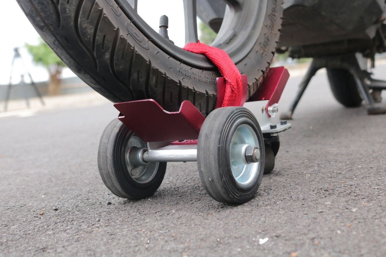 Postrub, alat bantu kebocoran ban sepeda motor ciptaan mahasiswa IT Telkom