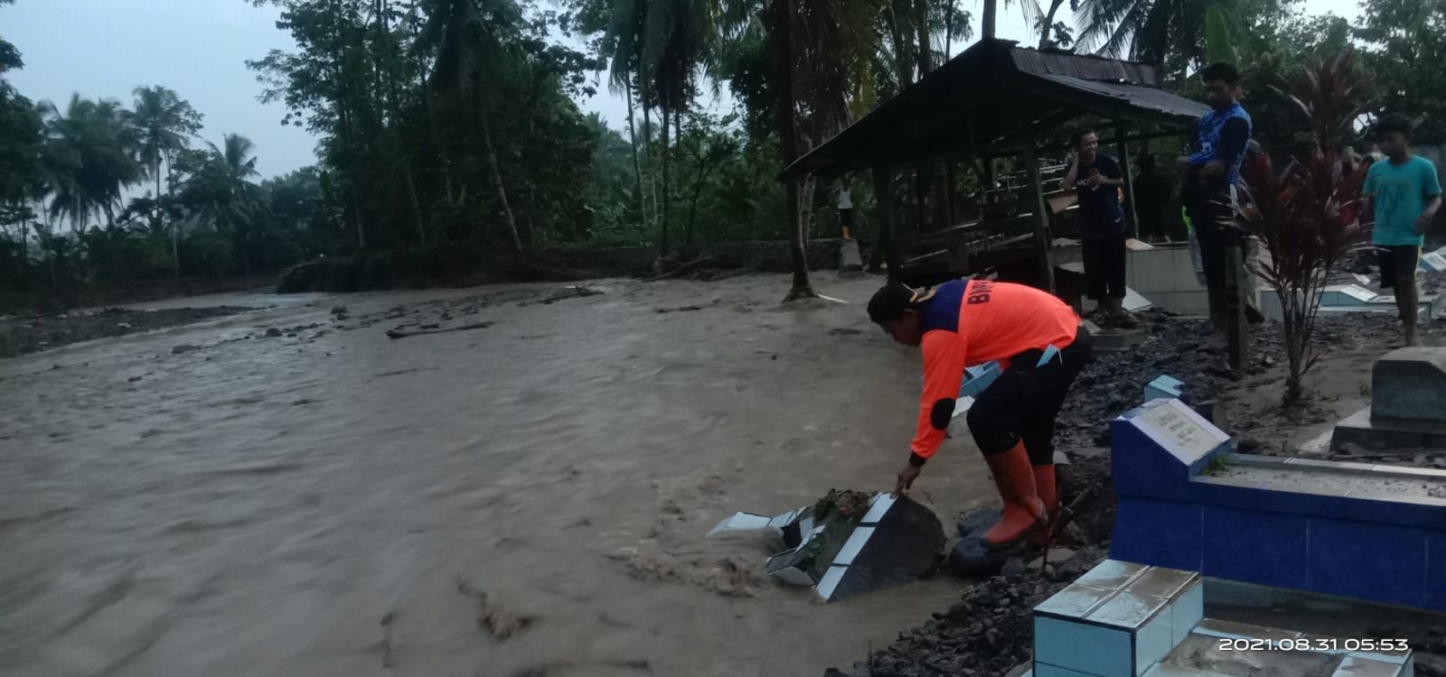 Air sungai meluap hingga lima desa di Kecamatan Semaka terimbas banjir pada Selasa 31 Agustus 2021.
