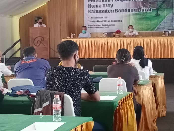 Pembukaan pelatihan pengolaan homestay wisata Kabupaten Bandung Barat di The Radiant Villas Lembang, Rabu 1 September 2021