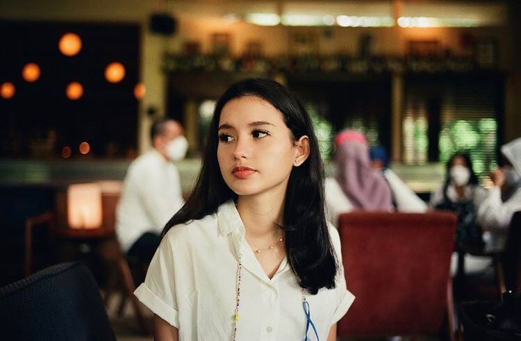10 Pose Cantik Sarah Menzel Kekasih Azriel Hermansyah yang Ternyata Anak Pengusaha Kaya di Bali