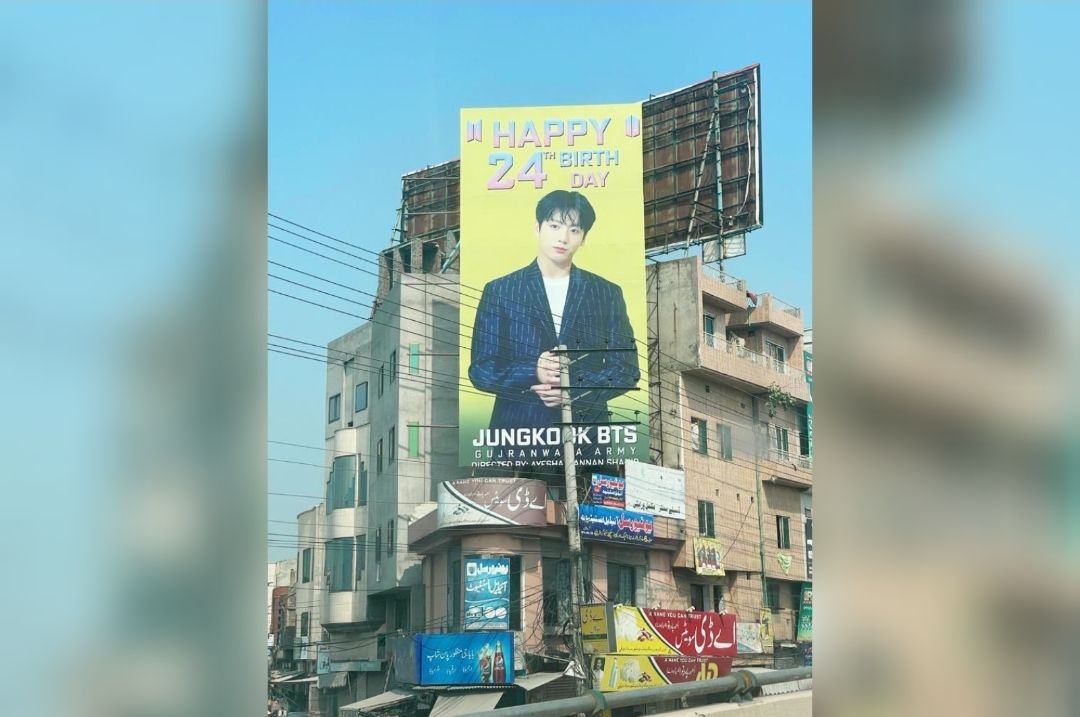 Iklan billboard ulang tahun Jungkook BTS di Pakistan yang dicopot karena dituding promosikan homoseksual
