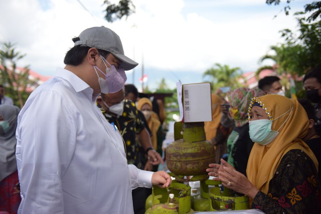 Menko Perekonomian Airlangga Hartarto dalam pengukuhan Ikatan Wanita Pengusaha Indonesia secara virtual, Sabtu 4 September 2021.