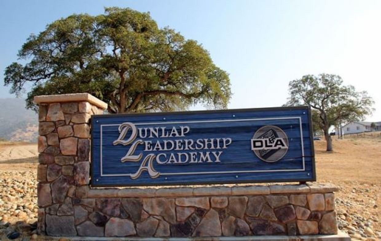  Pelecehan seksual terhadap siswa 14 tahun tersebut dilakukan selama sesi belajar mandiri di Dunlap Leadership Academy.  