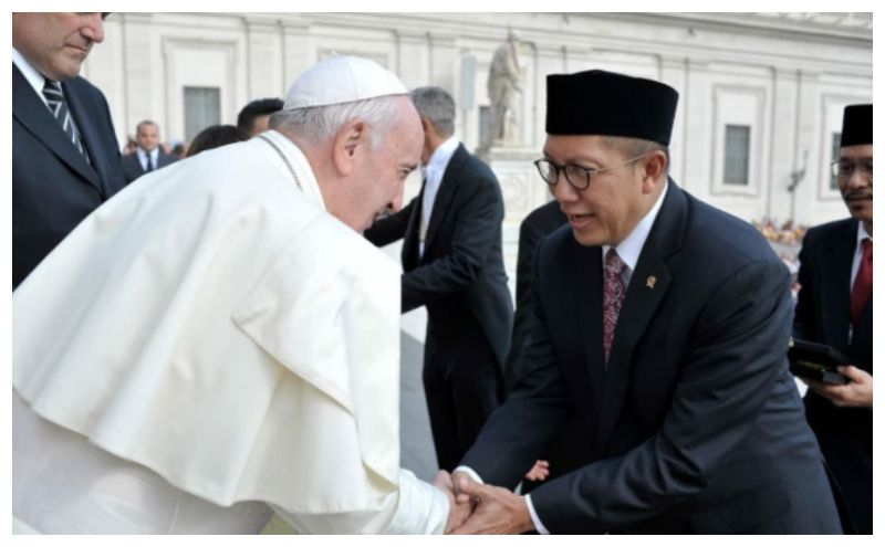 Pertemuan Lukman Hakim Saifuddin dengan Sri Paus Fransiskus