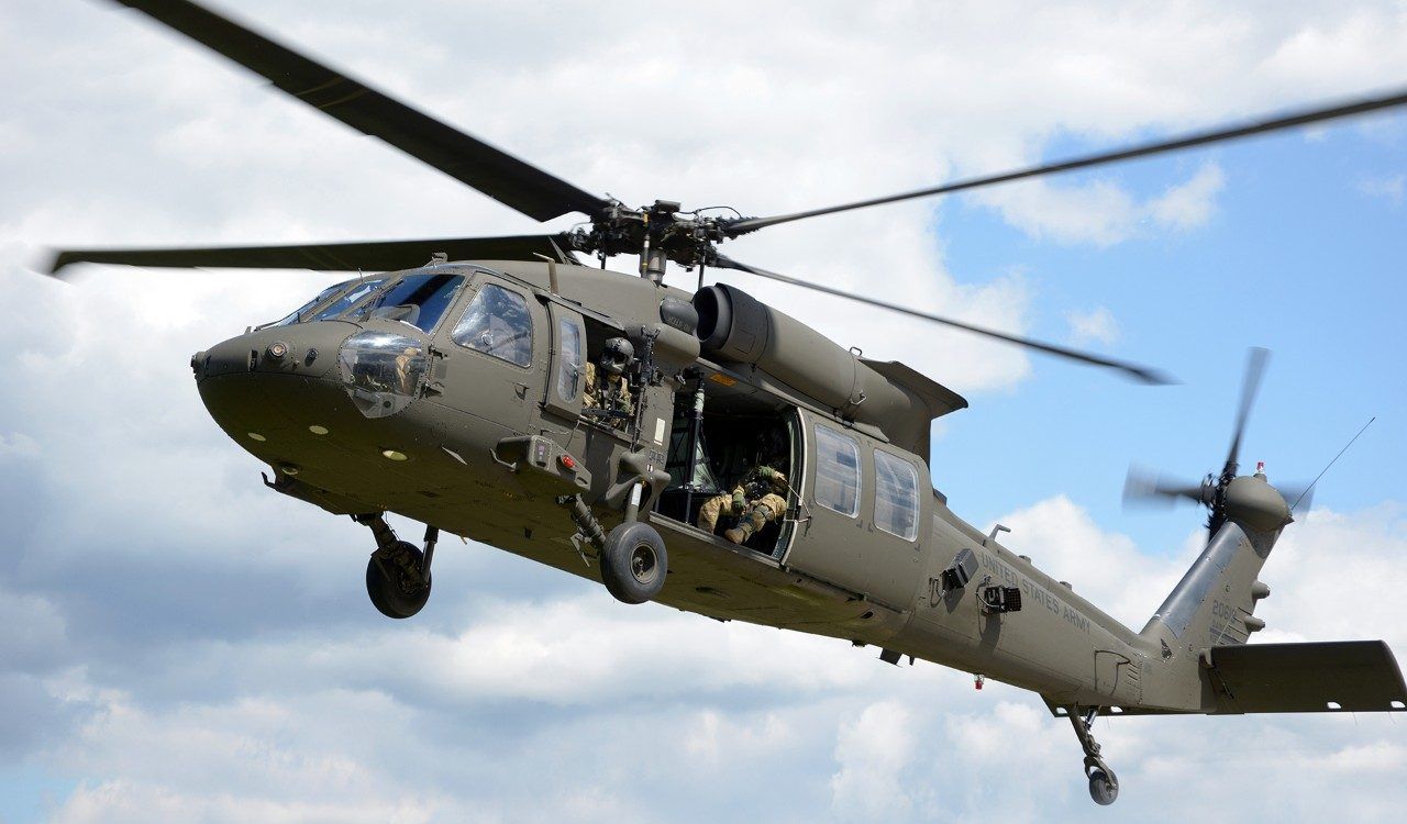 KASAD Jenderal TNI Andika Perkasa meninjau langsung Black Hawk UH-60 yang difungsikan untuk medis