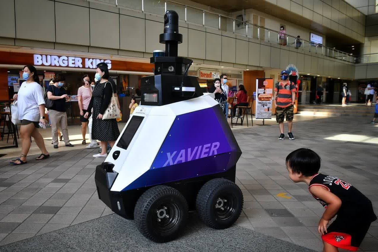 Perketat Pembatasan Sosial, Singapura Kerahkan Robot Pengintai di Seluruh  Kota - Buleleng Post