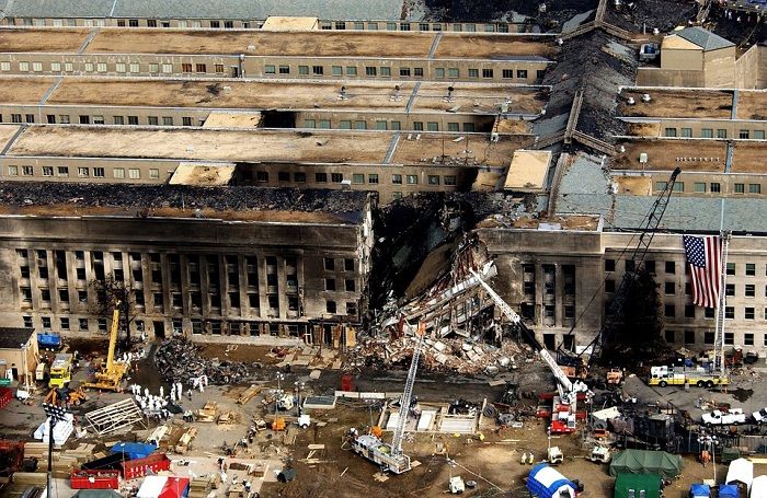 Kerusakan di Gedung Pentagon, kementerian pertahanan AS akibat ditabrak pesawat American Airlines Flight 77 pada 11 September 2001.