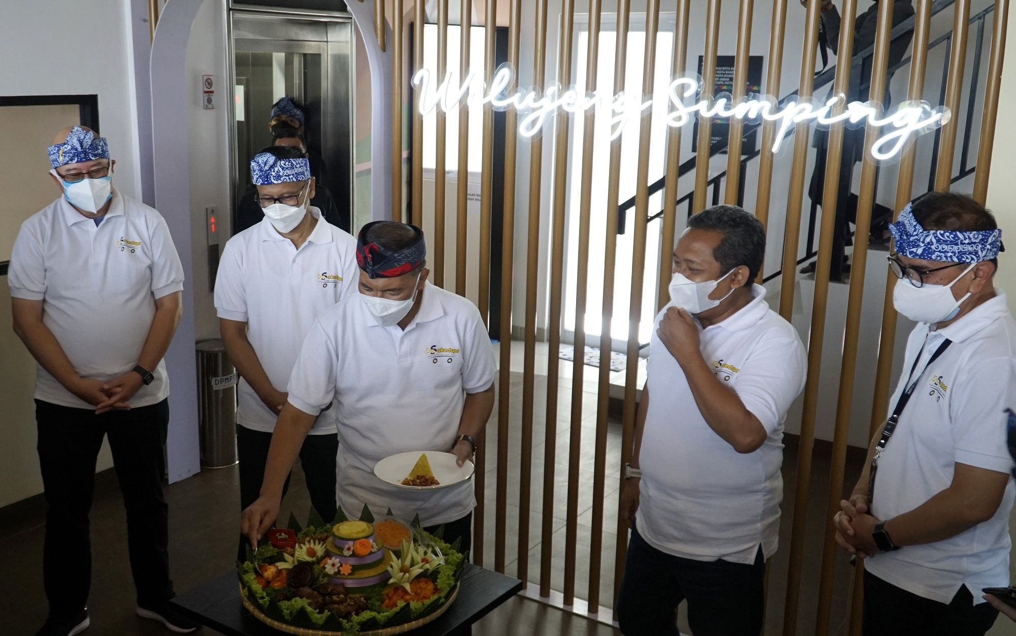 Wali Kota Bandung, Oded M. Danial, secara simbolis membuka Gerai Pelayanan Publik Summarecon Bandung, Kamis (9/9).