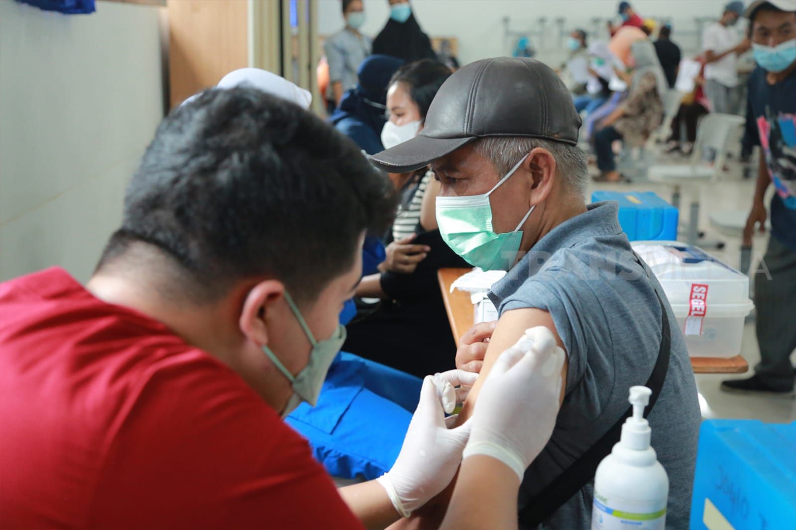 Vaksinasi di Joglo Jakarta Barat oleh