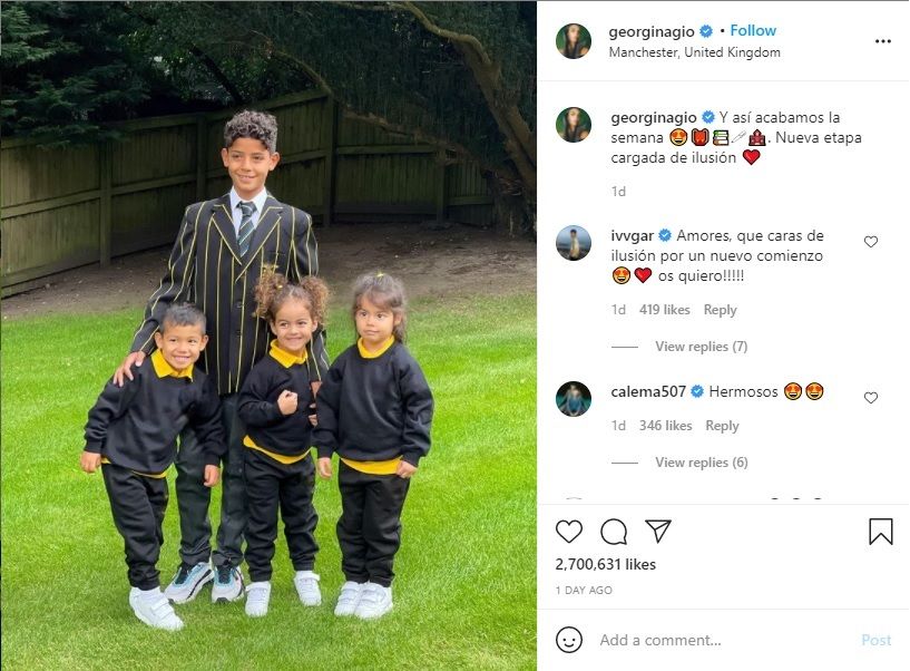 Georgina Rodriguez, pasangan Cristiano Ronaldo, mengunggah foto keempat anak mereka (ki-ka) Mateo (4), Cristiano Jr (11), Alana Martina (3), dan Eva Maria (4) mengenakan seragam sekolah baru mereka di Manchester.