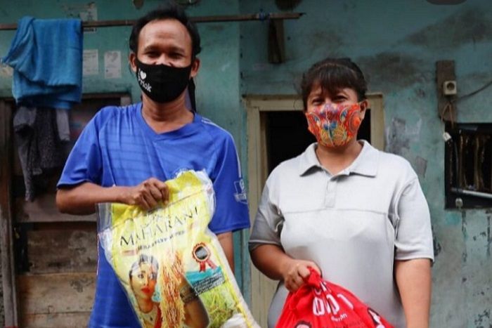 PT Pos Indonesia mulai mendatangi para KPM PKH dan BPNT yang menerima Bansos Pangan beras 10 kg . 