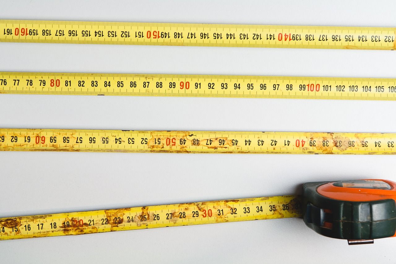 Alat ukur panjang yang digunakan untuk mengukur panjang lapangan adalah
