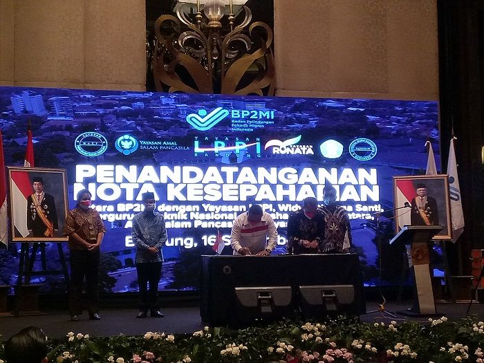 BP2MI melakukan penandatanganan kerja sama dengan yayasan pendidikan di The Trans Luxury Hotel, Jalan Gatot Subroto, Kota Bandung, Kamis, 16 September 2021./Lucky M Lukman/Galamedia