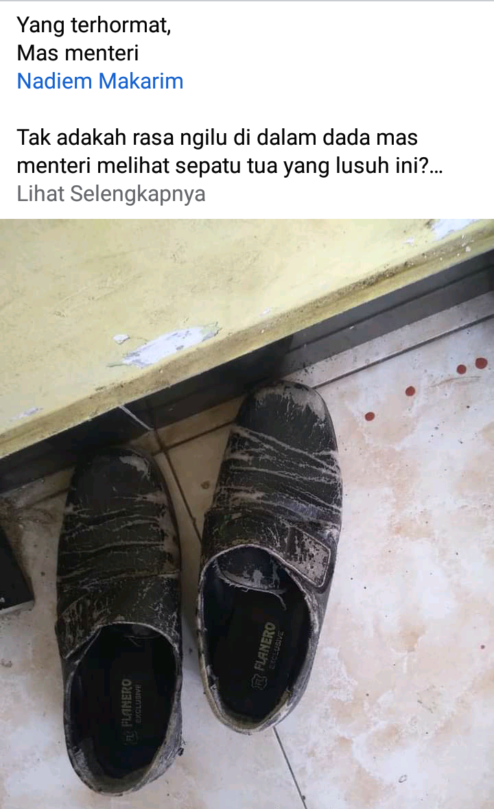 Sepatu tua lusuh
