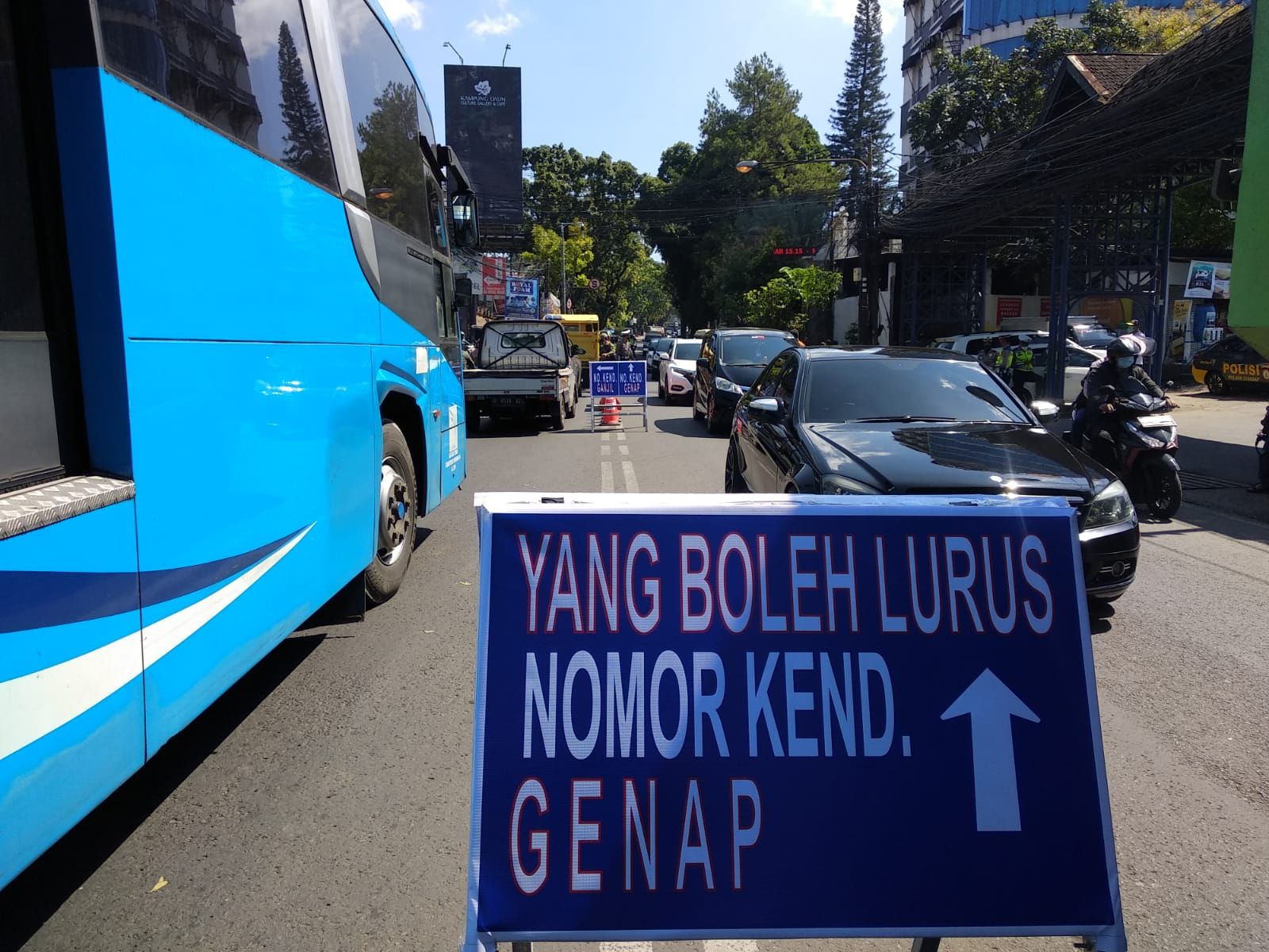 Ilustrasi. Polrestabes Bandung memberlakukan sistem ganjil genap di kawasan Terminal Ledeng menuju Lembang, Sabtu, 18 September  2021.