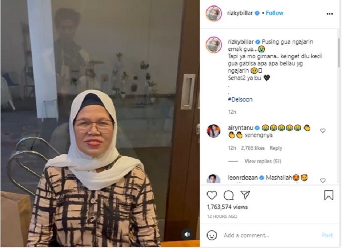 Rizky Billar nampak sedikit kesal saat mengajarkan sang ibu, Rosmala Dewi, bernyanyi lagu yang viral di TikTok, Yamet Kudasi.*