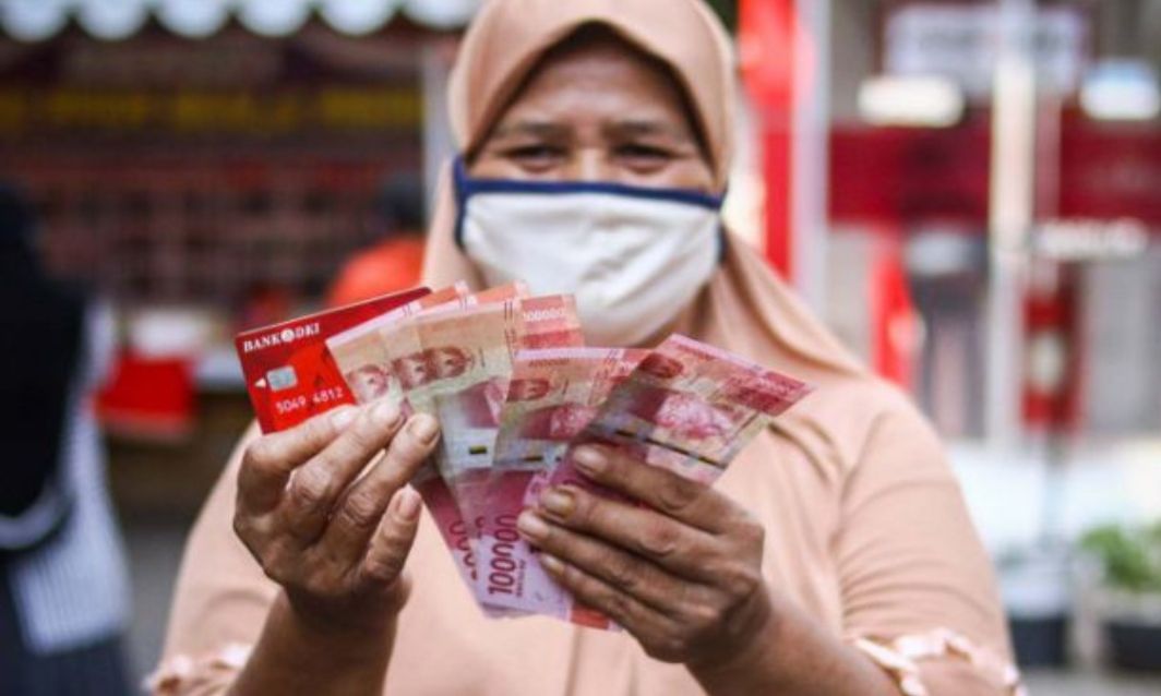 Bantuan sosial tunai (BST) yang ditunggu-tunggu masayarakat, ternyata sebagian telah cair, di antaranya di Kota Magelang, Jawa Tengah. Setiap keluarga penerima manfaat (KPM) mendapat Rp 2 juta.