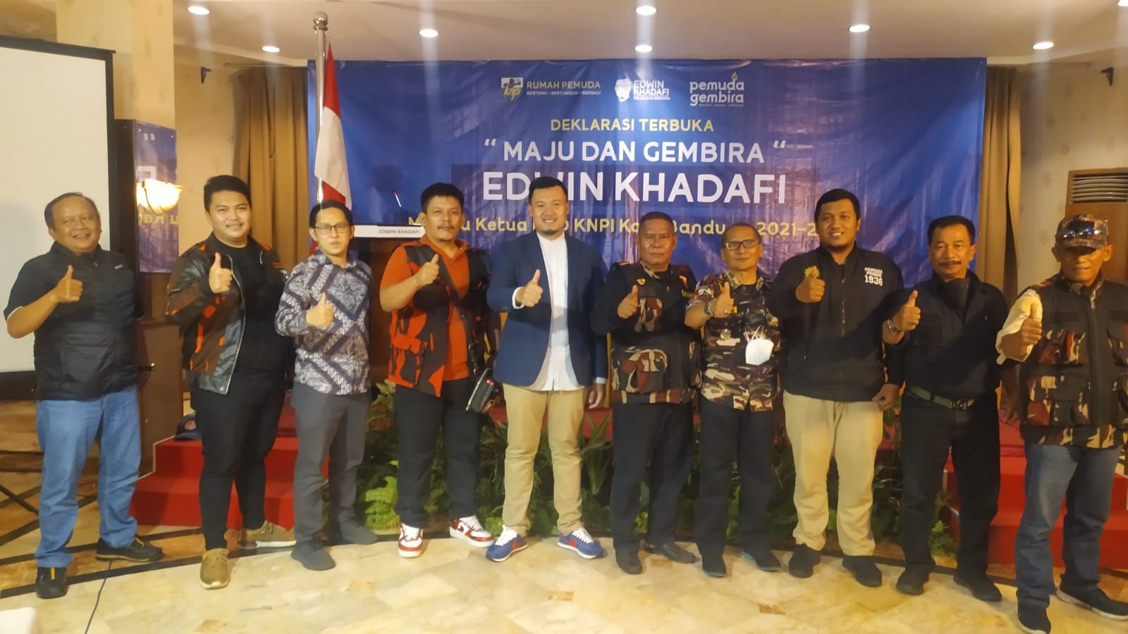 Edwin Khadafi (tengah) bersama 86 OKP yang mendukung untuk kepemimpinannya kedepan di KNPI Kota Bandung