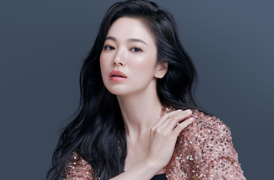 Pesona Song Hye Kyo tetap terpancar di usianya yang kini menginjak 39 tahun.