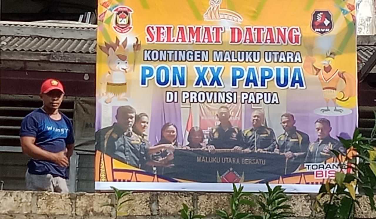 Tim futsal Malut juga mendapat sambutan meriah dari warga Maluku Utara dengan tarian soya-soya serta diarak keliling kota Timika.