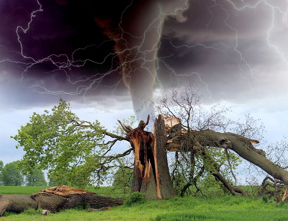 Tornado Dahsyat Menghancurkan Desa Desa Di Inggris Banyak Warga Putuskan Mengungsi Pikiran Rakyat Pangandaran<script async src=