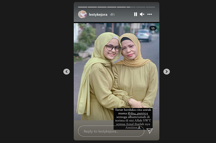 Tangkapan layar unggahan Instagram Story Lesti Kejora saat sampaikan kabar duka. 