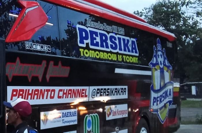 Bus Official Persika Karangayar memiliki warna hitam dengan loga klub ini menjadi satu-satunya klub di Liga 3 yang memiliki bus official sendiri
