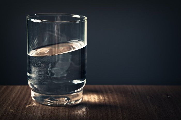 Ilustrasi efek samping minum oralit berlebihan