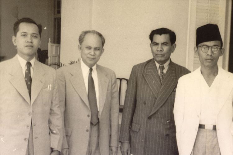 Mr. Sujono Hadinoto, LN Palar, Mr. M. Yamin dan Mr. Joesoef Wibisono.