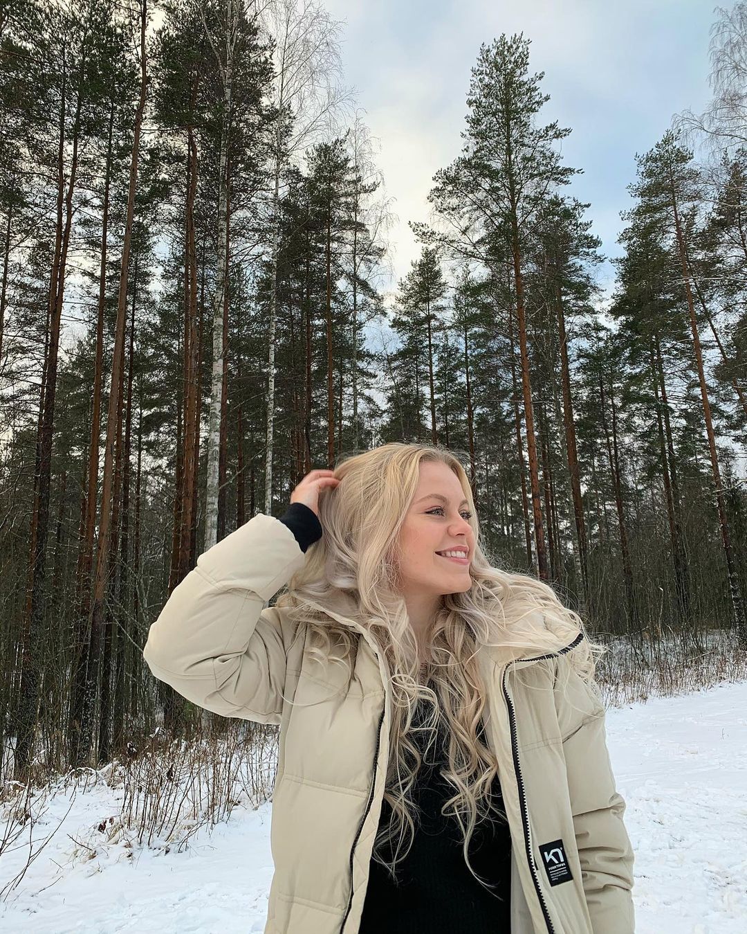 Pose cantik Hanna Karkaus/tangkap layar Instagram/@hannakarkaus