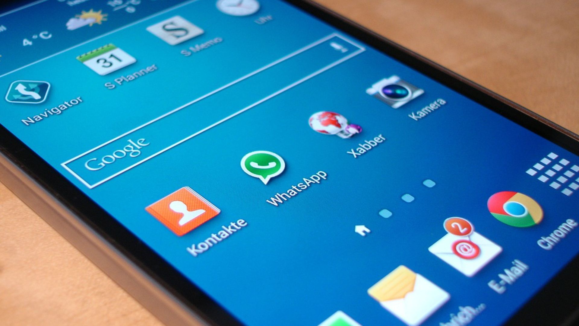Ilustrasi - Aplikasi WhatsApp di Smarphone Android