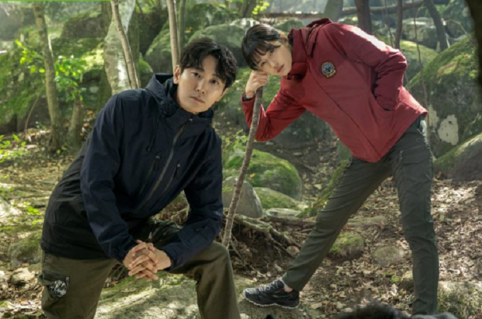 'Jirisan' dibintangi oleh Jun Ji Hyun dan Ju Ji Hoon.