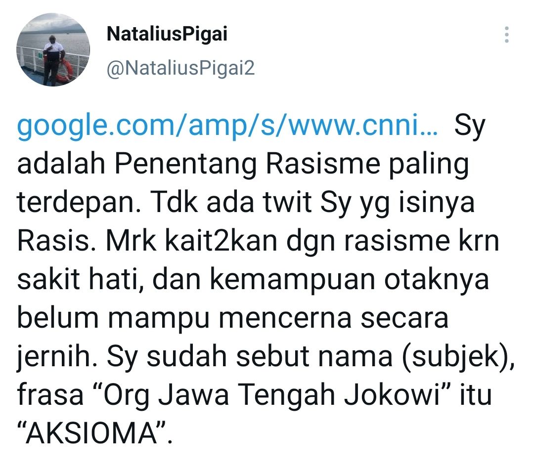 Tangkapan layar cuitan Natalius Pigai yang bantah lakukan rasis ke Jokowi dan Ganjar Pranowo./