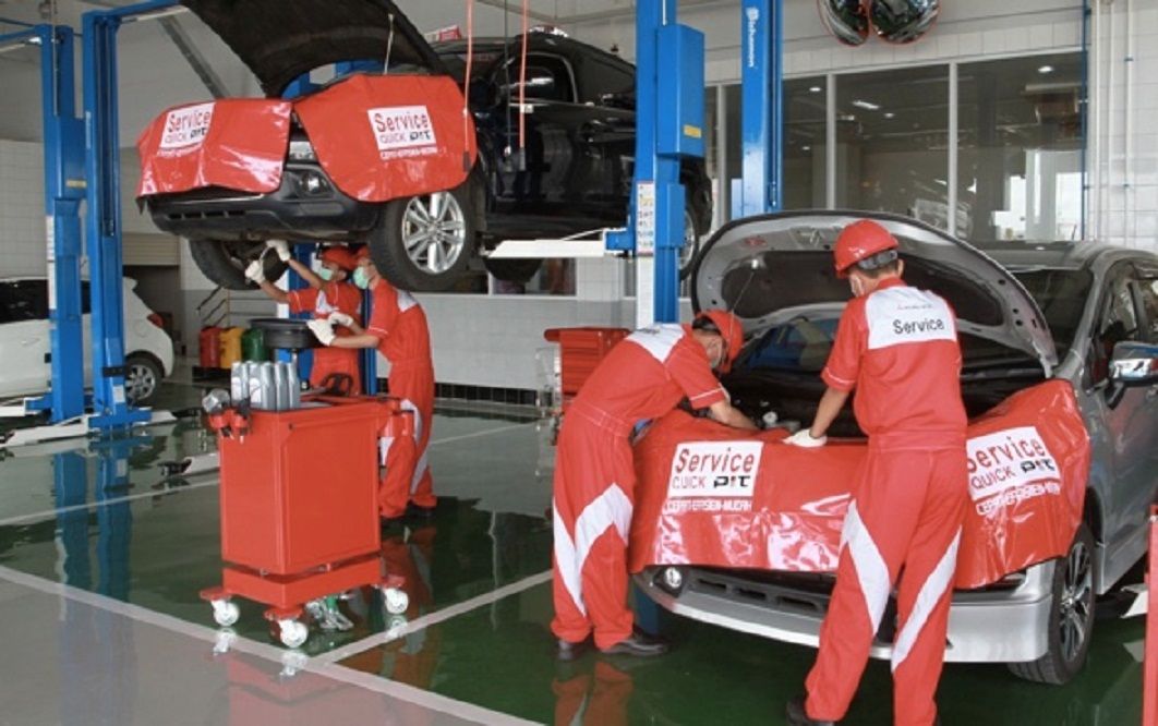 Ganti oli mobil lebih baik dilakukan di bengkel resmi agar terekam pada MID dan performa kendaraan tetap terjaga secara optimal./Mitsubishi Motors