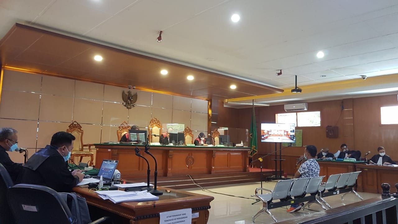 Yahya, sopir Carsa ES bongkar pemberian uang ke Ade Barkah dan Siti Aisyah di sidang kasus korupsi pengurusan Banprov Jabar di Pengadilan Tipikor Bandung, Senin 4 Oktober 2021