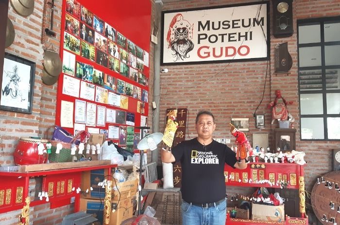 Toni Harsono Ketua Yayasan Klenteng Hong San Kiong sekaligus pendiri Museum Wayang Potehi di Gudo Jombang