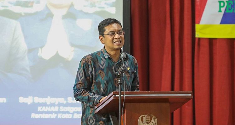 Ketua DPRD Kota Bandung Tedy Rusmawan berikan sejumlah solusi agar mencegah warga terjerat pinjol
