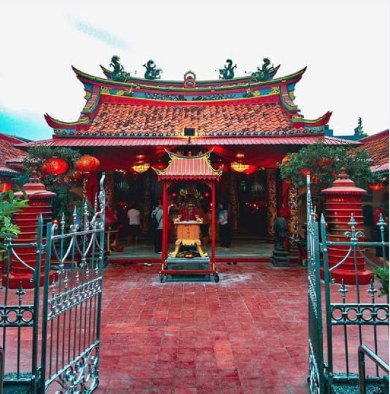 Kelenteng Boen Tek Bio terletak ditengah Pasar Lama Kota Tangerang sebagai bukti sejarah etnis Tionghoa Cina Benteng di Banten.
