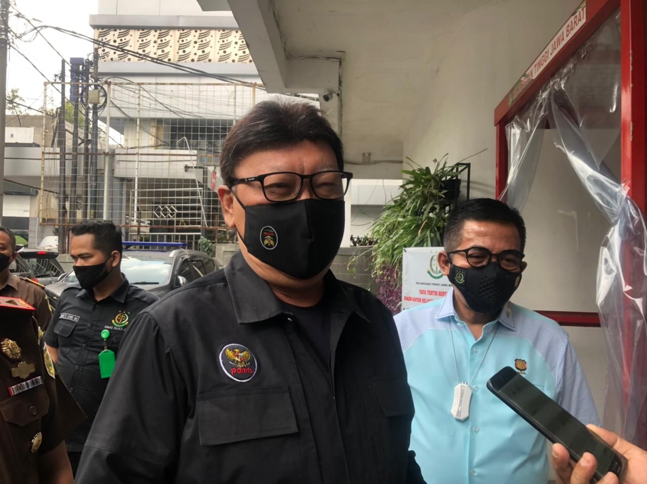 Menpan RB Tjahjo Kumolo bersama Wakil Jaksa Agung Setia Untung Arimuladi saat memberikan keterangan pers kepada wartawan 