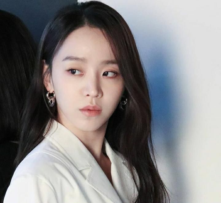 Shin Hye Sun Dikonfirmasi Bintangi Film Adaptasi Webtoon ‘Brave Citizen