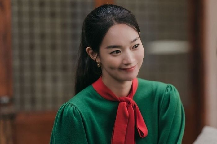 Gaya Shin Min Ah di drama Hometown Cha Cha Cha.