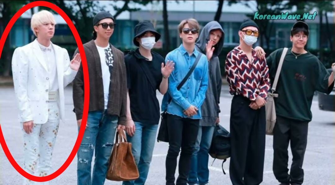 Fashion Airport Jin BTS saat Kembali ke Korea, Kim Seokjin Tenteng