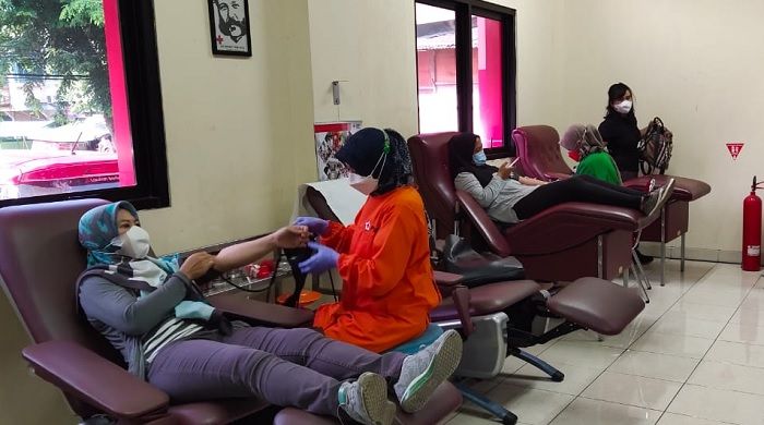 Kegiatan 'Donor Darah Apoteker Untuk Sesama' di gedung PMI Jakarta Barat.